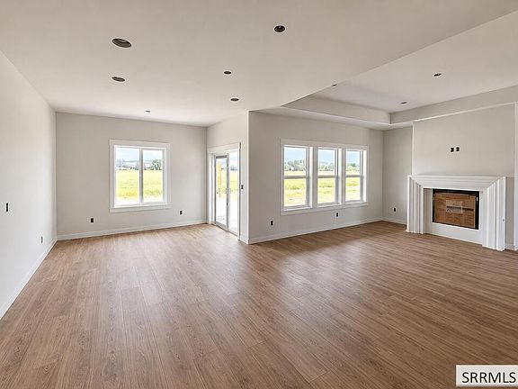 3rd image of 661 Glacier Ave