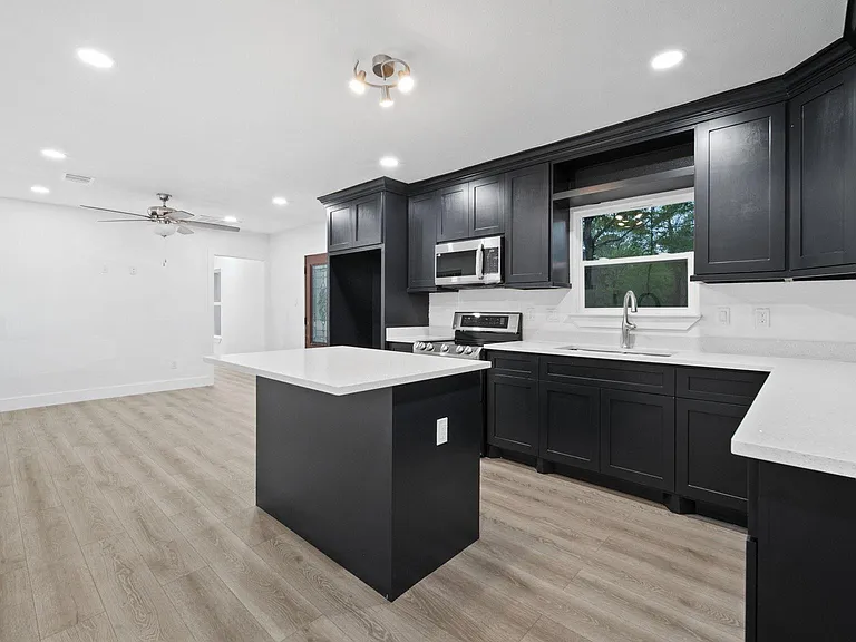 17411 Rolling Hill Ln — Photo 8