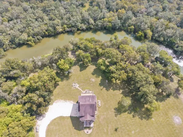 236 County Road 406, Palacios, TX 77465