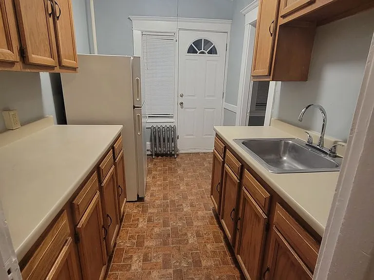 16-20 Sumner Ave — Photo 2