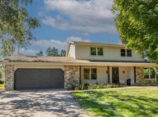 N75W26969 Oakwood Rd, Hartland, WI 53029