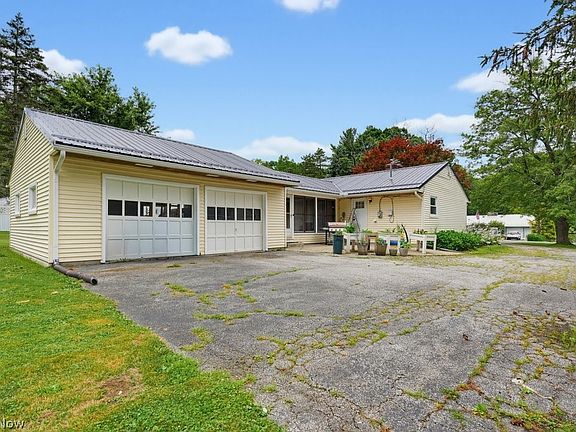 5th image of 14421 Garden St