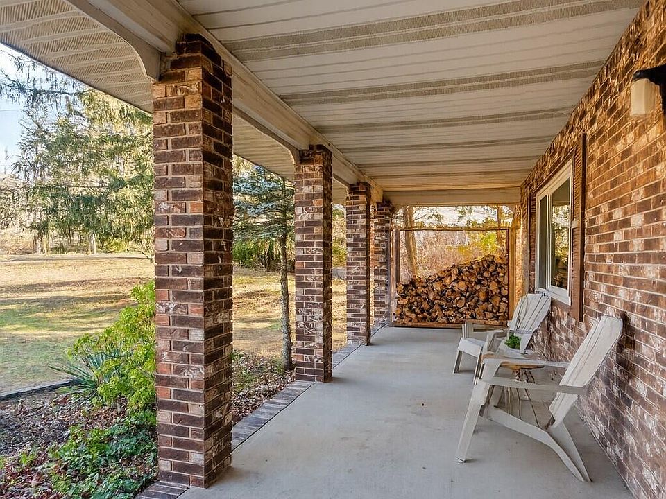 15 Tower Hgts, Loudonville, NY 12211 | Zillow