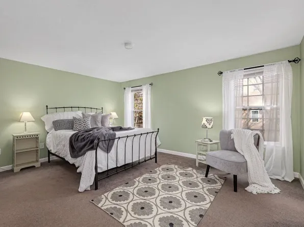 112 Ridgefield Cir #D, Clinton, MA 01510