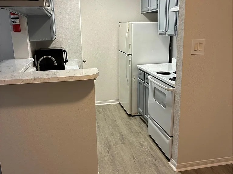2121 Hepburn St #404 — Photo 22