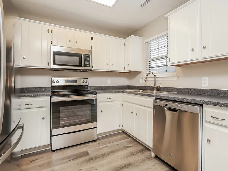 805 Stone Flower Ct — Photo 8