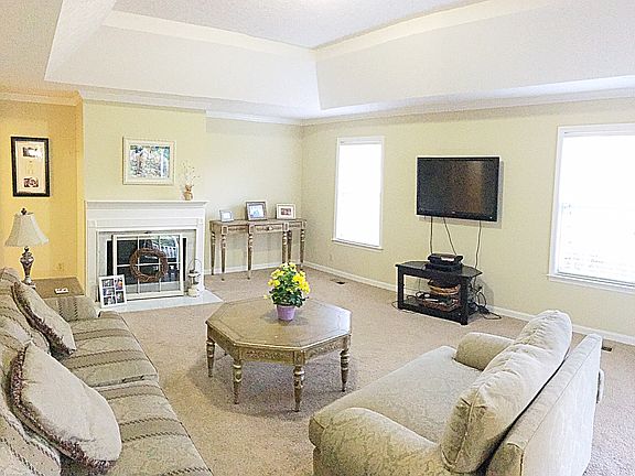 5th image of 407 Autumn Wood Dr