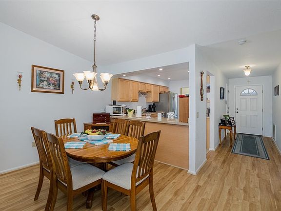 5th image of 7834 Radcliffe Cir