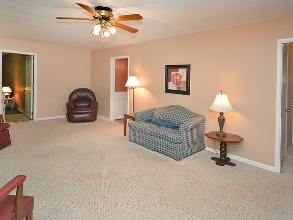 4th image of 1420 Hardwick Ave