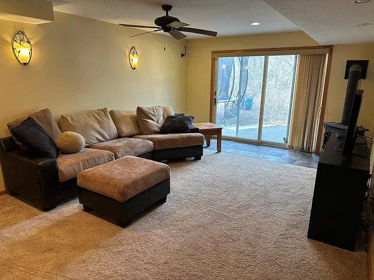 1128 Creekside Cir — Photo 34