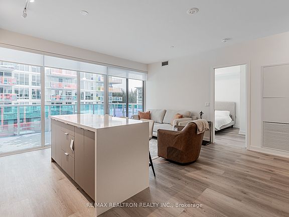 4th image of 333 Sunseeker Ave #428