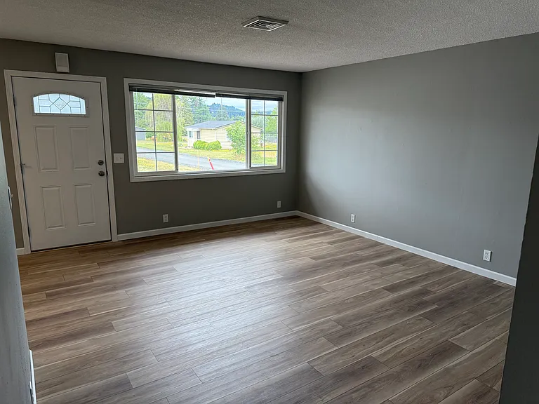 679 McKinley Ave — Photo 6