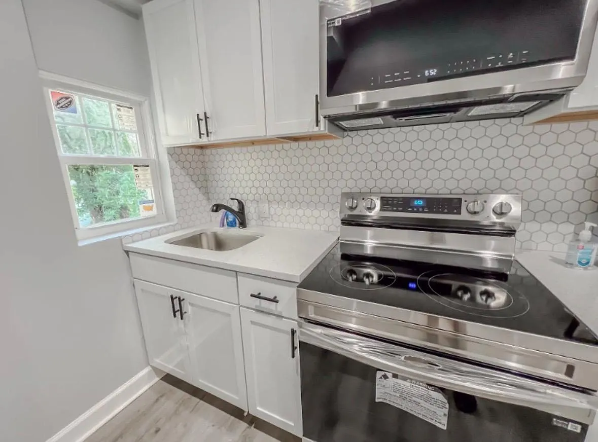 2922 Ridgewood Avenue - Main — Photo 2