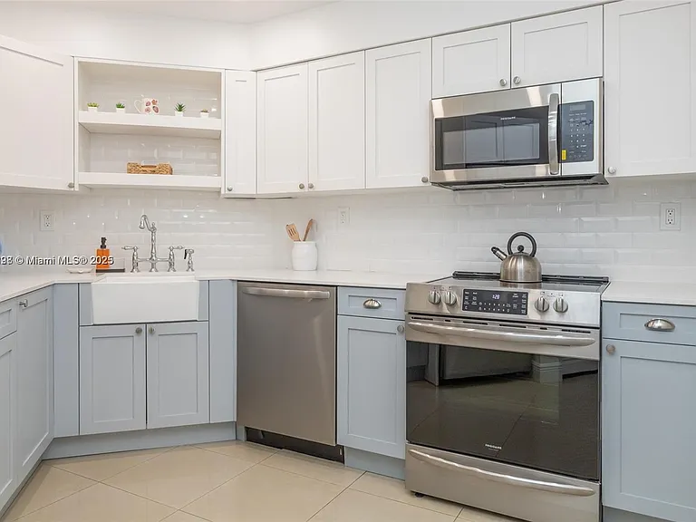 5161 Collins Ave #812 — Photo 30