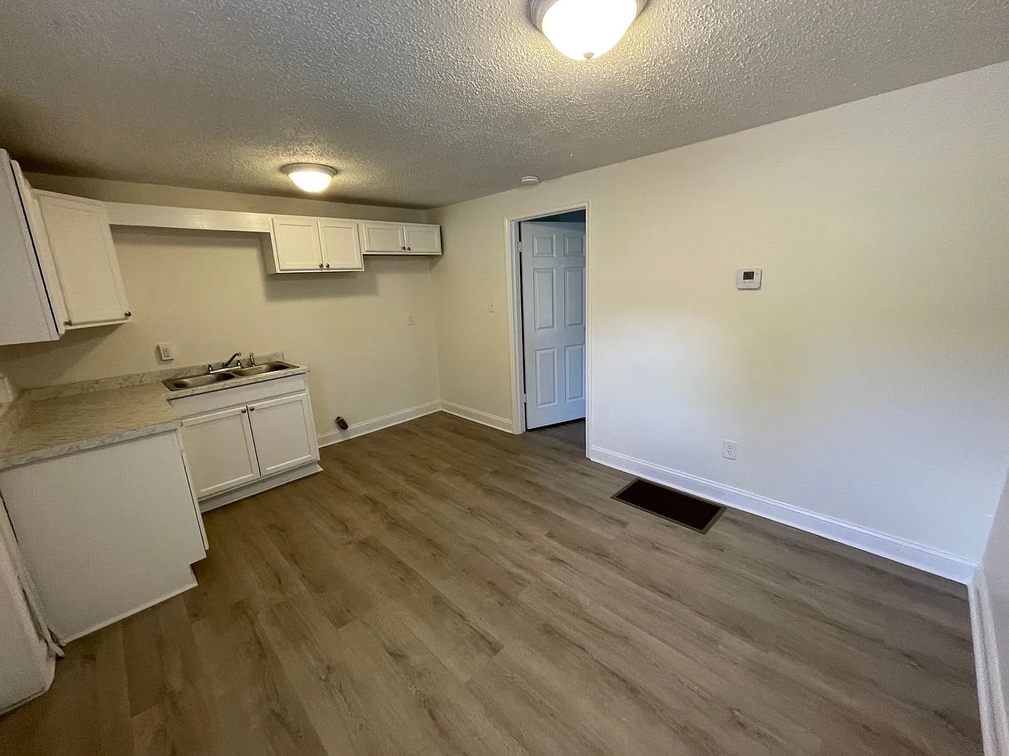 SRP-SH050-402 South 10th Street — Photo 2