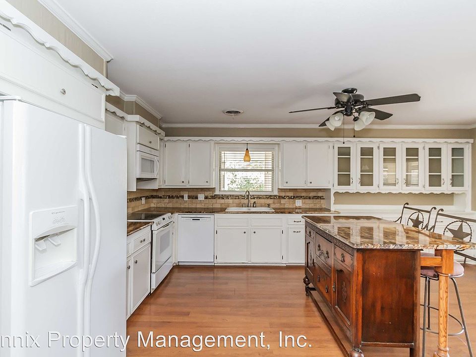 1st image of 3925 Puckett Dr