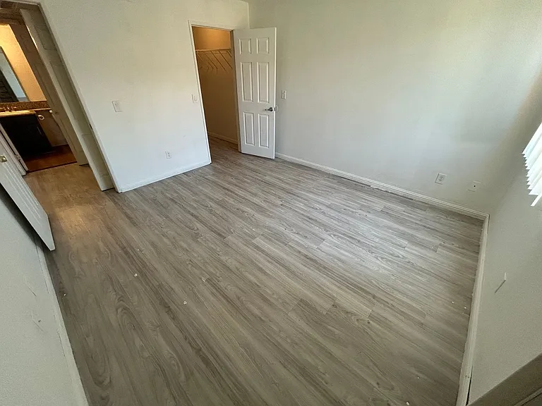 5154 S Jones Blvd #202 — Photo 12