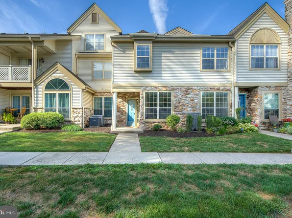 1302 Foxmeadow Dr #1302, Royersford, PA 19468