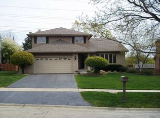 665 Crest Dr, Cary, IL 60013