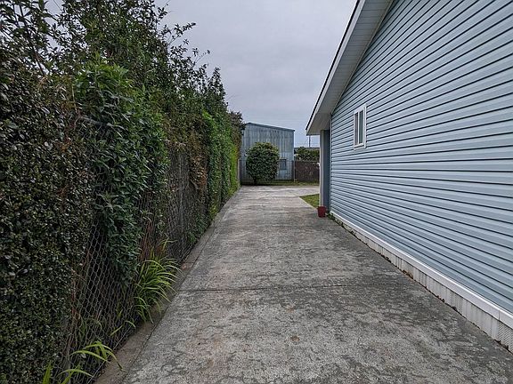 5th image of 2423 Kelly Ave