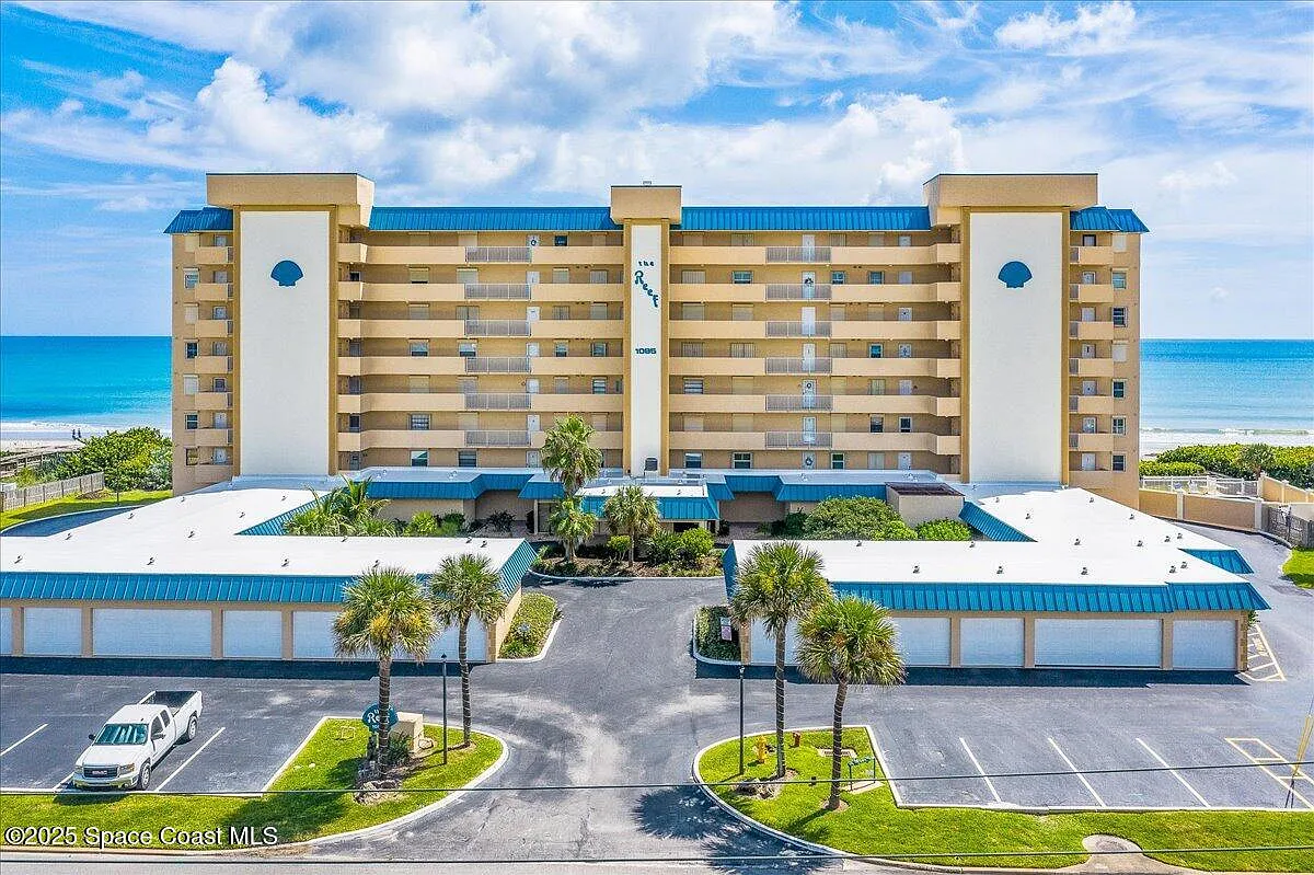 2 bed, 2.0 bath, 1337 sqft, $3,900 — Photo 1