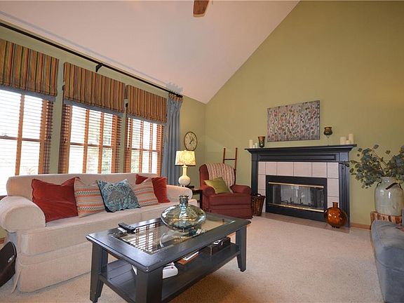 4th image of 1058 Arrowhead Dr