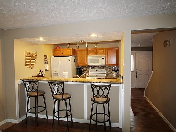 5th image of 552 Topaz Ln