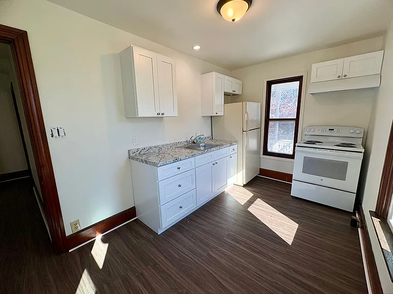 133-135 E Park St — Photo 10