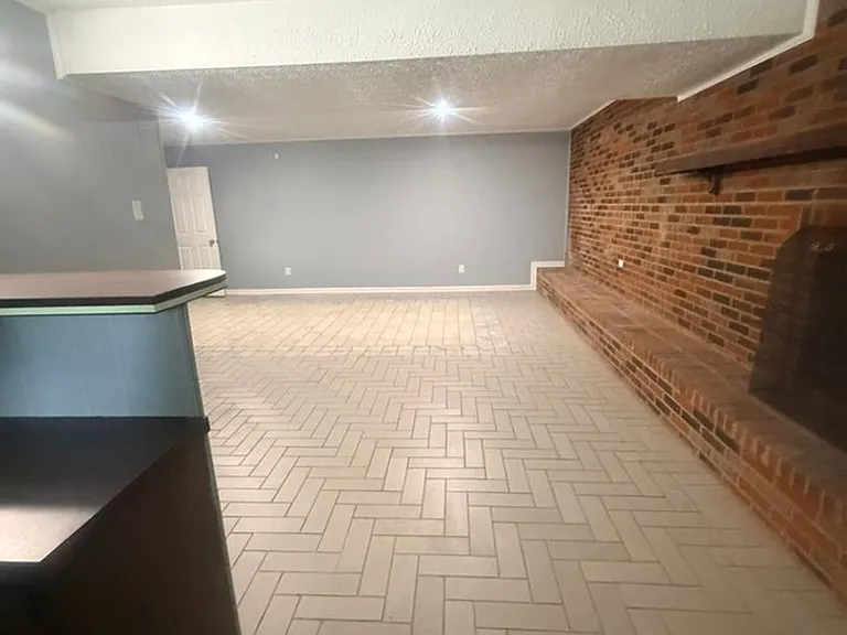 921 Brown School Rd — Photo 35