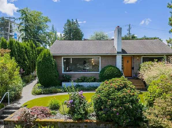 3896 Elmwood St, Burnaby, BC V5G 1S1