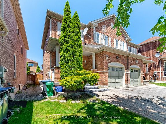 3rd image of 32 Ashdale Rd