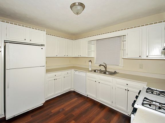 4th image of 515 Oak Springs Dr