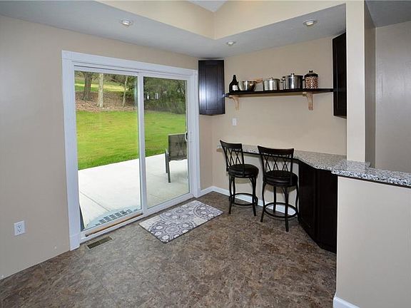 3rd image of 4736 Nob Hill Dr