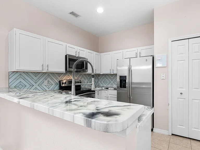 10077 Moorshire Cir — Photo 5