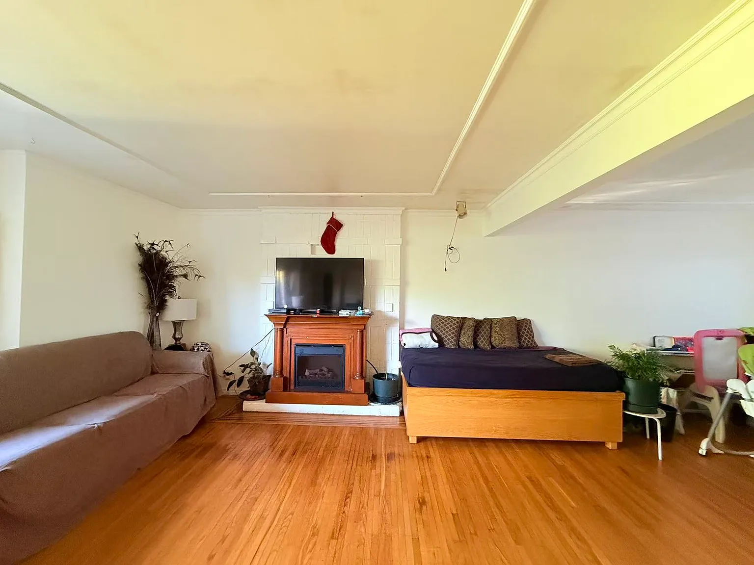4 bed, 2100 sqft, $3,280 — Photo 4