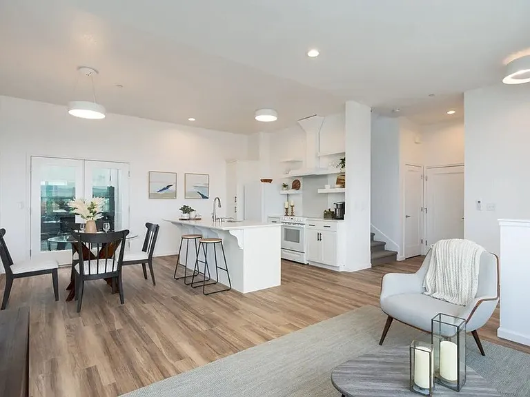 805 Ashwood Way — Photo 8
