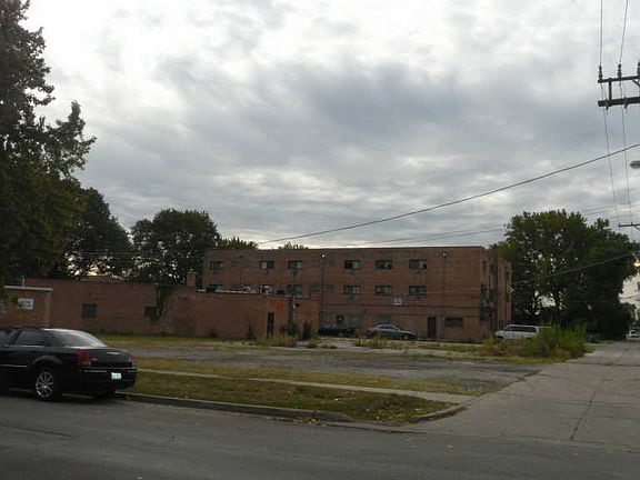 5th image of 8206 S King Dr