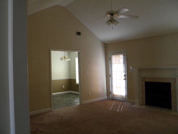 3rd image of 3824 Oxford Dr
