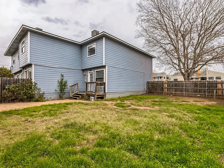 20600 Bonanza St #4 — Photo 3