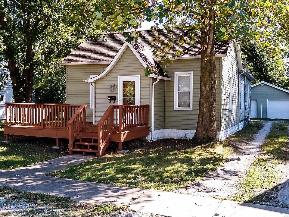 1st image of 226 E Macoupin St