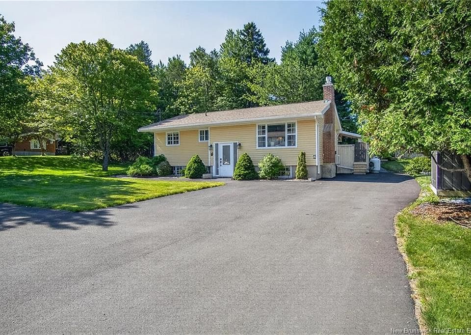 1st image of 8 Parkdale Ave