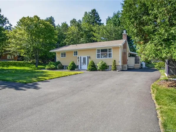 8 Parkdale Ave, Rothesay, NB E2E 4W2