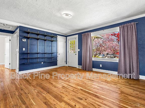 5th image of 221 W Elm St