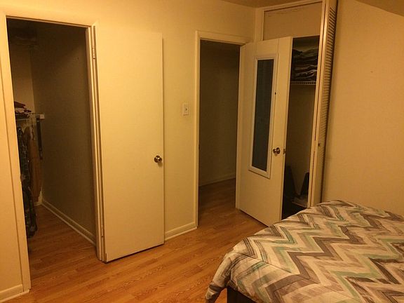 3rd image of 10690 Weymouth St