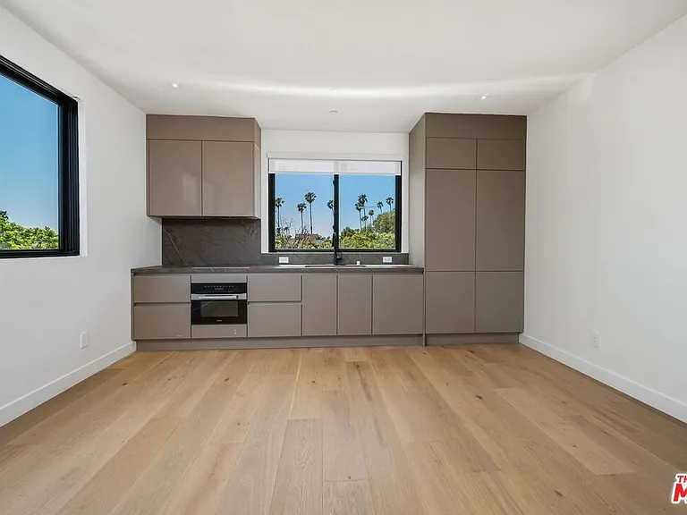 2202 Washington Ave #B — Photo 7
