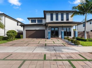 Dunnwoody Lake, Miami Lakes, FL 33018