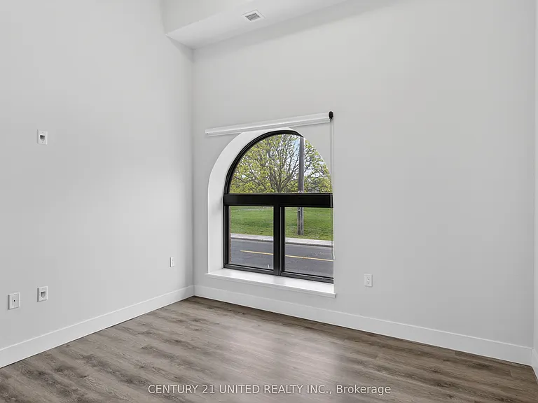 475 George St N #202 — Photo 10