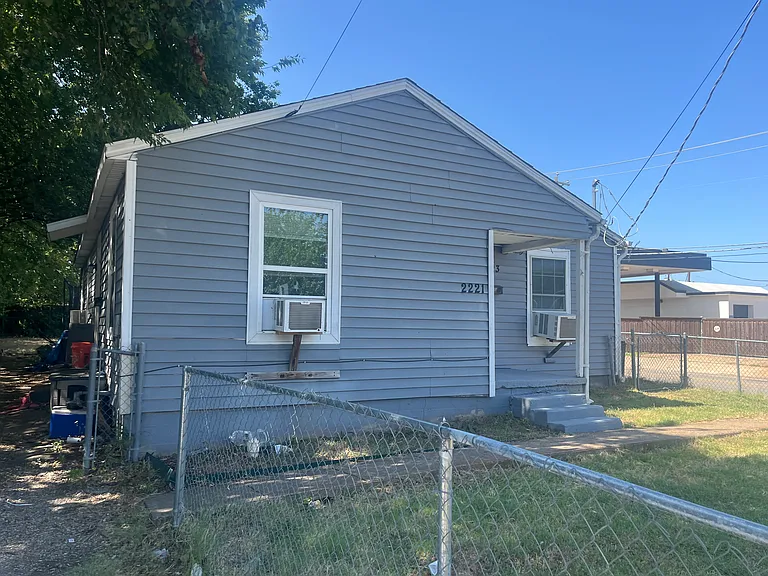 2223 Houston St — Photo 14