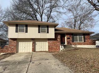 3912 Queen Ridge Dr, Independence, MO 64055