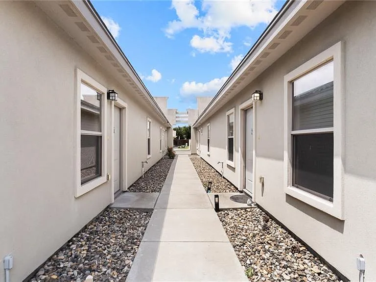 2126 Taxco Ct #4 — Photo 2